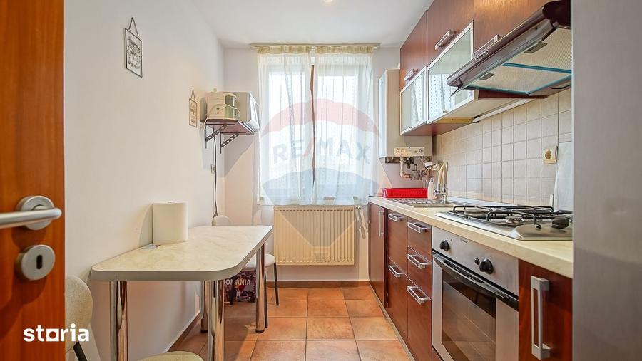 Apartament cu 2 camere semidecomandat, mobilat în Vlahuță