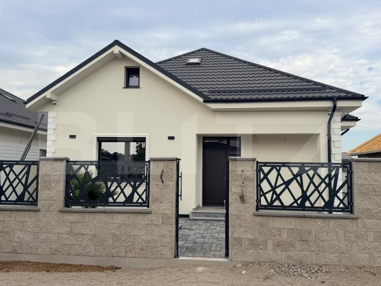 Casă individuală cu 4 camere cu Canalizare în Exterior Est