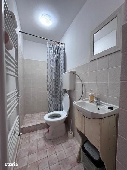 Casă cu 4 camere cu Teren 1400 Mp în Brateiu