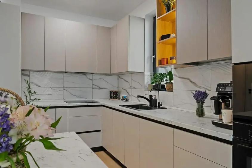Penthouse cu 2 camere decomandat în Tunari