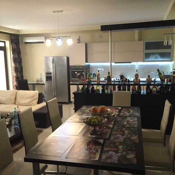 Casă individuală cu 9 camere cu Teren 220 Mp în Tomis II