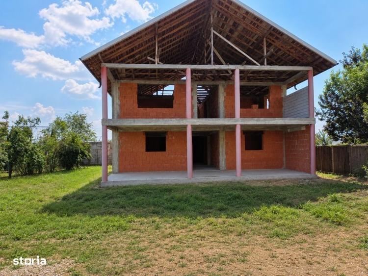 Casă cu 4 camere în Central