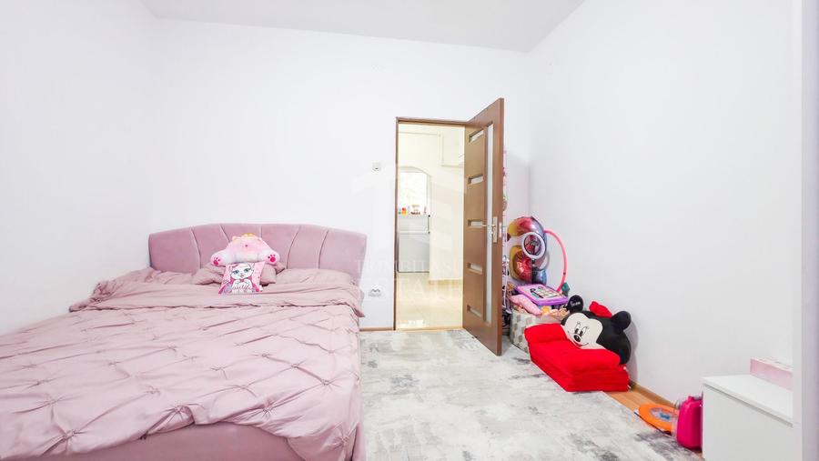 Apartament cu 3 camere decomandat, mobilat în Ferentari