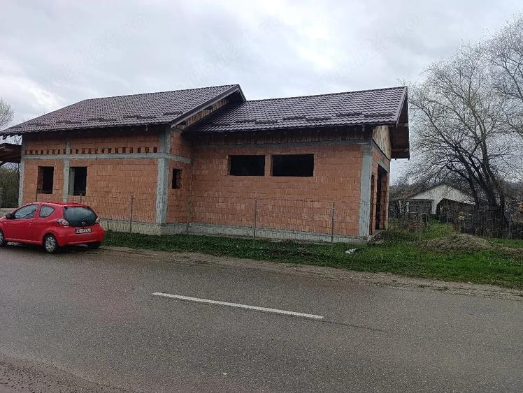 Casă cu Teren 700 Mp în Ciritei
