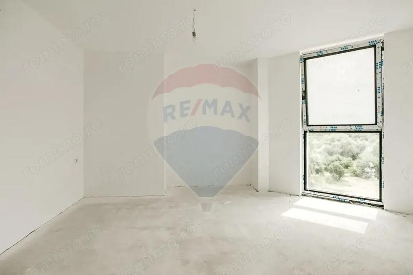 Apartament cu 3 camere semidecomandat în Subcetate