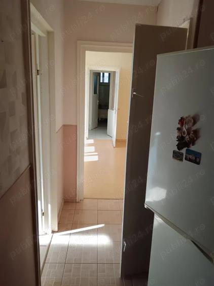 Apartament cu 3 camere semidecomandat în Vulcan