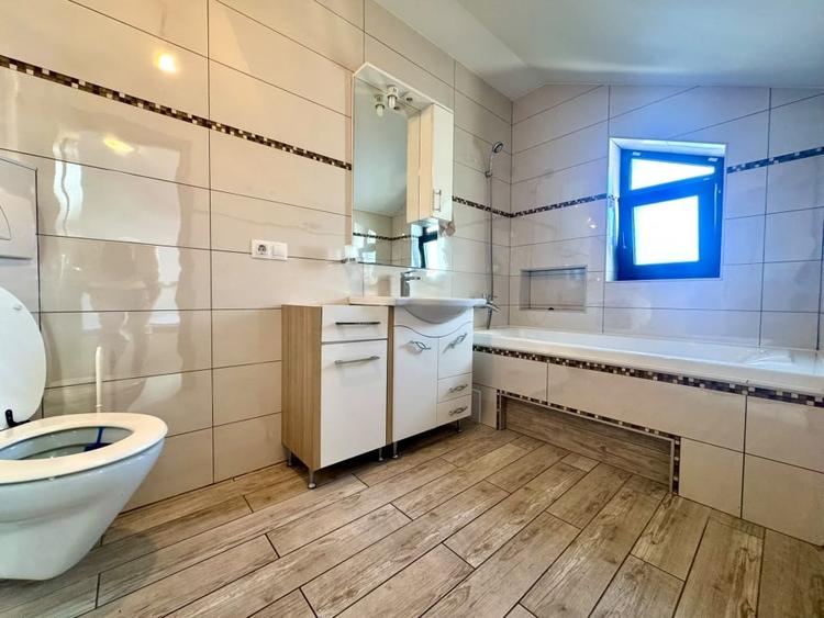 Apartament cu 3 camere decomandat, mobilat în Europa
