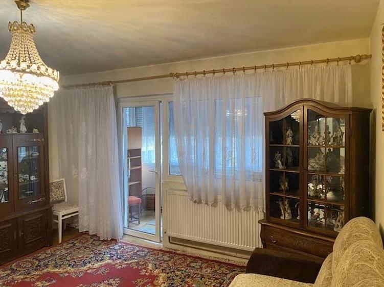 Apartament cu 3 camere decomandat, mobilat în Complex Studențesc