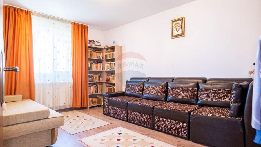 Casă cu 5 camere cu Teren 488 Mp în Bâcu