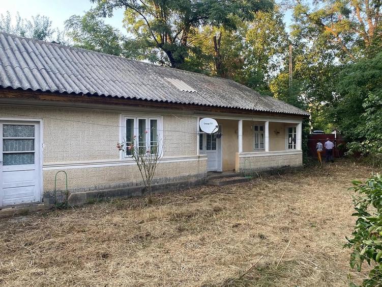 Casă cu 5 camere cu Teren 4300 Mp în Ghimicești