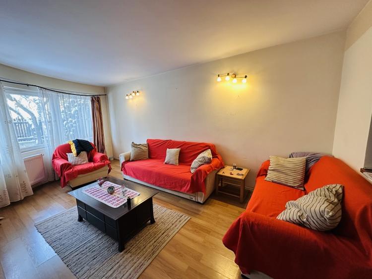 Duplex cu 5 camere cu Canalizare în Roșu