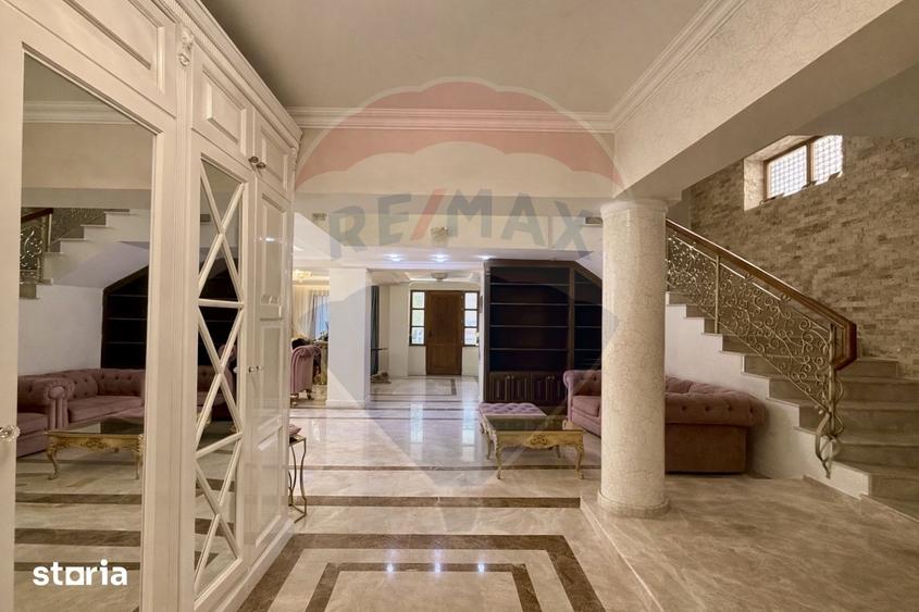 Casă cu 8 camere cu Piscina în Central