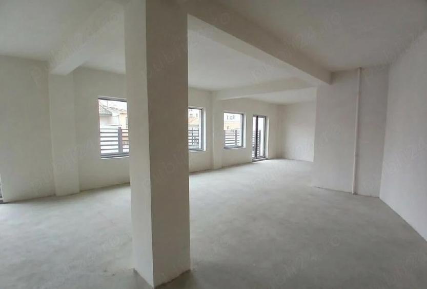 Spațiu comercial, de 103 mp, în Jiului