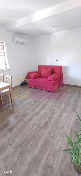 Apartament cu 3 camere semidecomandat, mobilat în Apărătorii Patriei