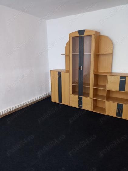 Apartament cu 4 camere decomandat în Govândari