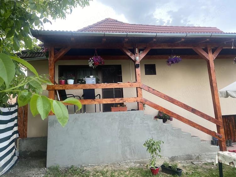 Casă cu Teren 1550 Mp în Roșia de Secaș