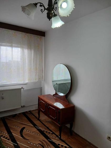 Apartament cu 2 camere semidecomandat în Dumbrăvița