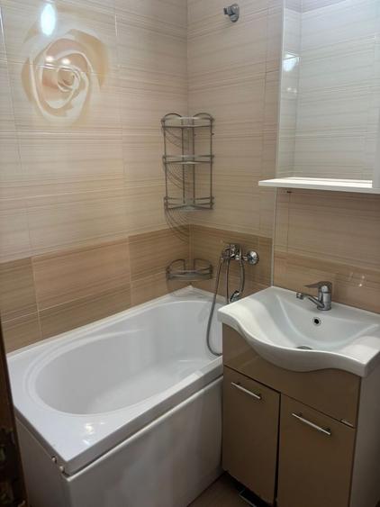 Apartament cu 3 camere în Decebal