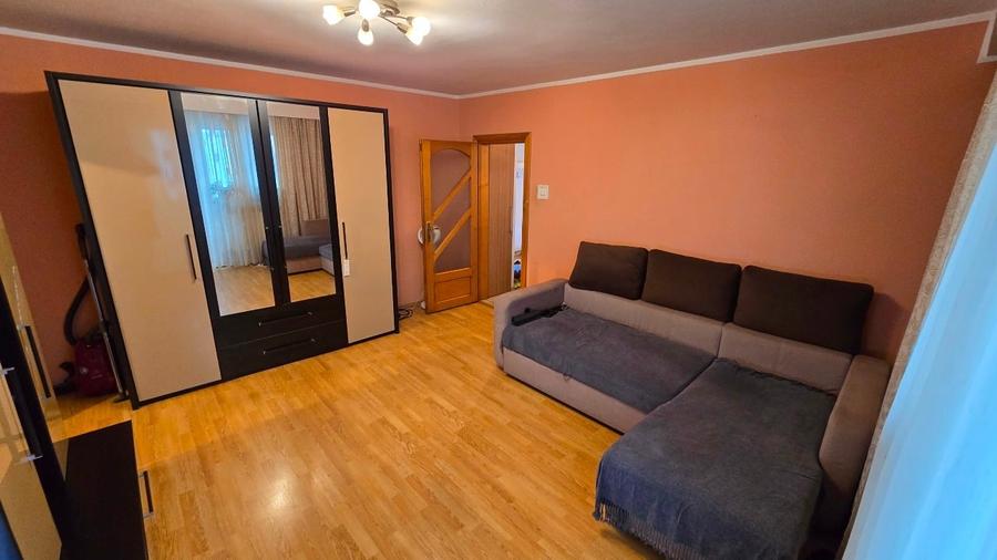 Apartament cu 2 camere semidecomandat, mobilat în Craiovița Nouă