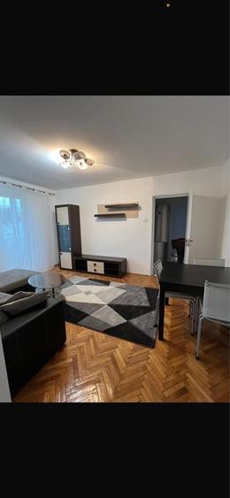 Apartament cu 3 camere semidecomandat în Astra