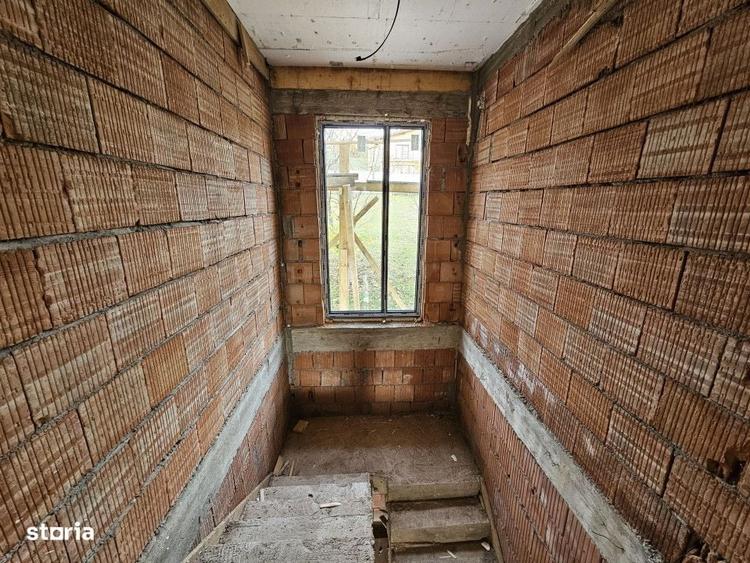 Casă cu 4 camere în Dâmbul Rotund