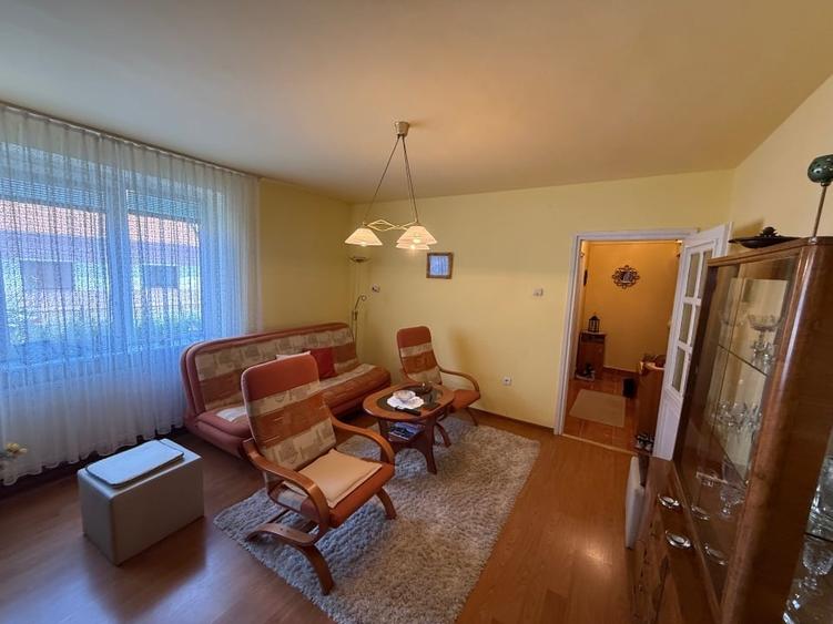 Apartament cu 2 camere semidecomandat, mobilat în Moroasa 1