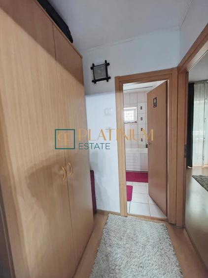 Apartament cu 3 camere semidecomandat, mobilat în Aradului