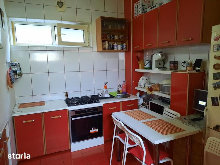 Casă cu 4 camere decomandat cu Teren 120 Mp în 1 Decembrie