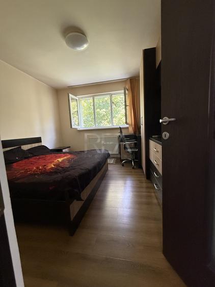 Apartament cu 4 camere semidecomandat, mobilat în Drumul Taberei