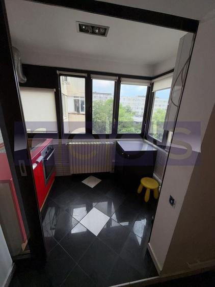 Apartament cu 4 camere decomandat, mobilat în Crângași