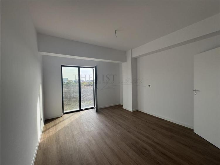 Apartament cu 3 camere semidecomandat în Aviației