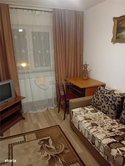 Apartament cu 3 camere semidecomandat în Alexandru cel Bun