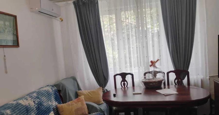 Apartament cu 3 camere semidecomandat, mobilat în Ozana