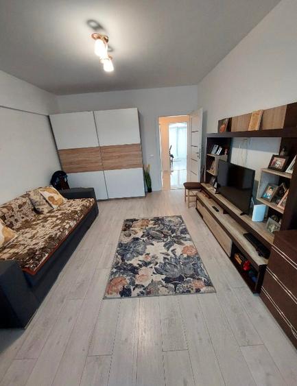 PF,Vând apartament cu 3 camere  - 1