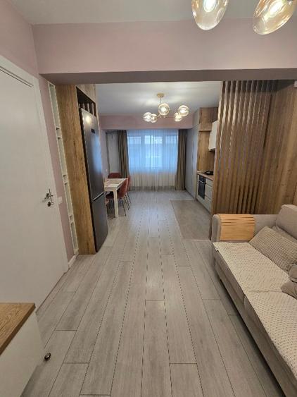 Apartament cu 2 camere decomandat în Titan