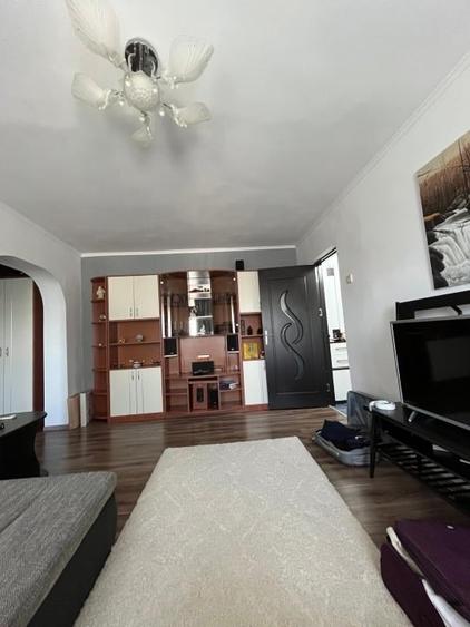 Apartament cu 2 camere semidecomandat, mobilat în Central