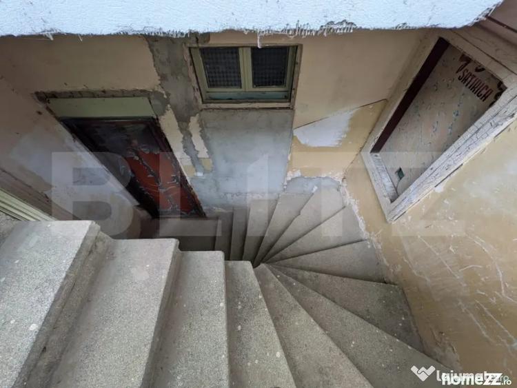 Casă cu 9 camere cu Teren 439 Mp în Central