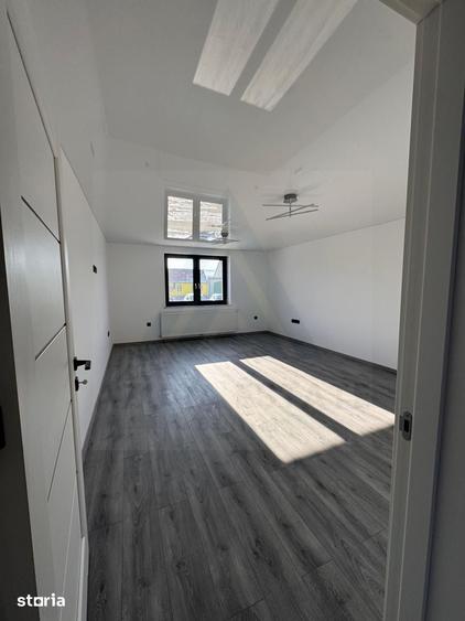 Casă cu 5 camere cu Teren 200 Mp în Șeica Mică