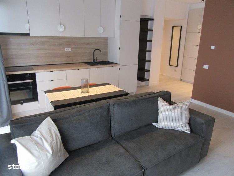 Apartament cu 3 camere semidecomandat, mobilat în Fundeni