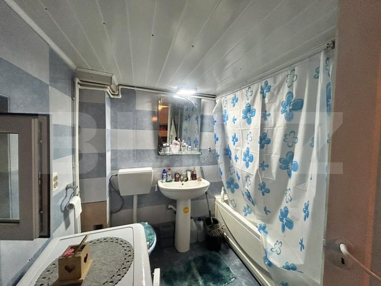 Casă individuală cu 5 camere cu Canalizare în Viișoara