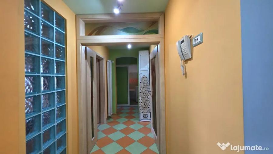 Apartament cu 4 camere decomandat în Complex Studențesc