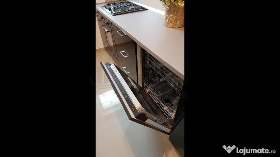 Apartament cu 2 camere decomandat în Victoriei