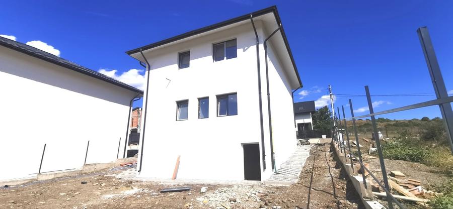 Casă cu 4 camere cu Teren 330 Mp în Bucium