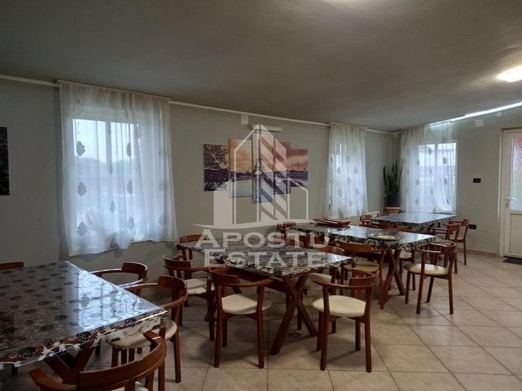 Casă individuală cu 20 camere cu Canalizare în Central
