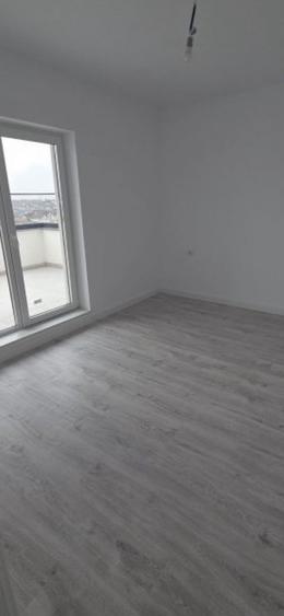 Apartament cu 2 camere semidecomandat în Craiovei