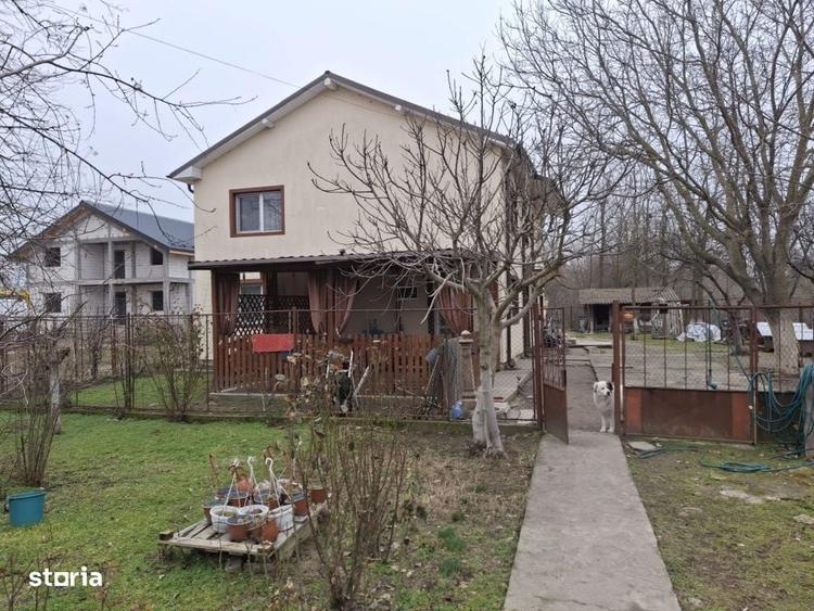 Casă cu 4 camere în Preajba