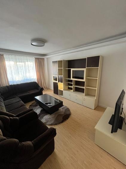 Apartament cu 3 camere decomandat în Micro 11