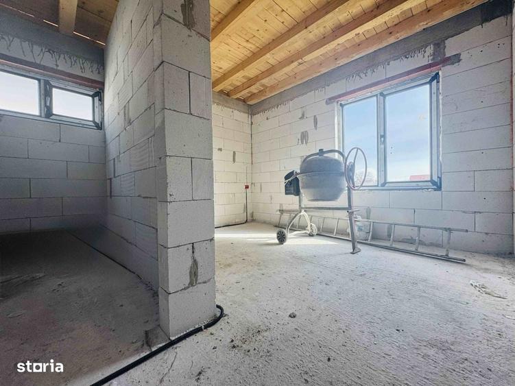 Casă cu 4 camere cu Teren 720 Mp în Santăul Mic