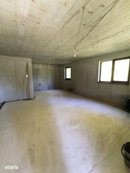 Casă cu 7 camere cu Teren 1035 Mp în Central