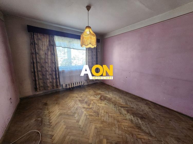 Apartament cu 3 camere decomandat în Cetate